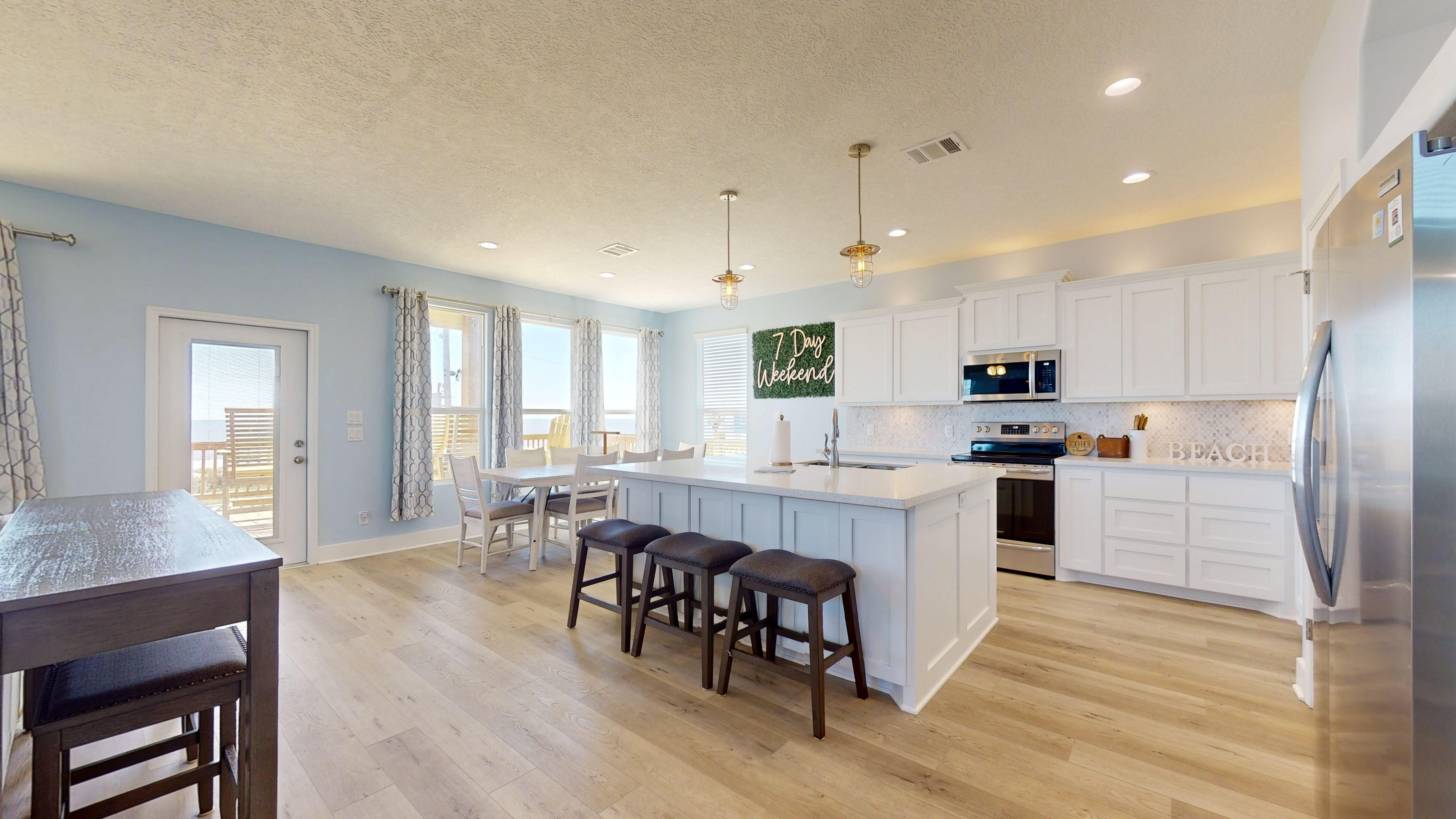 7 Day Weekend | Photo 37