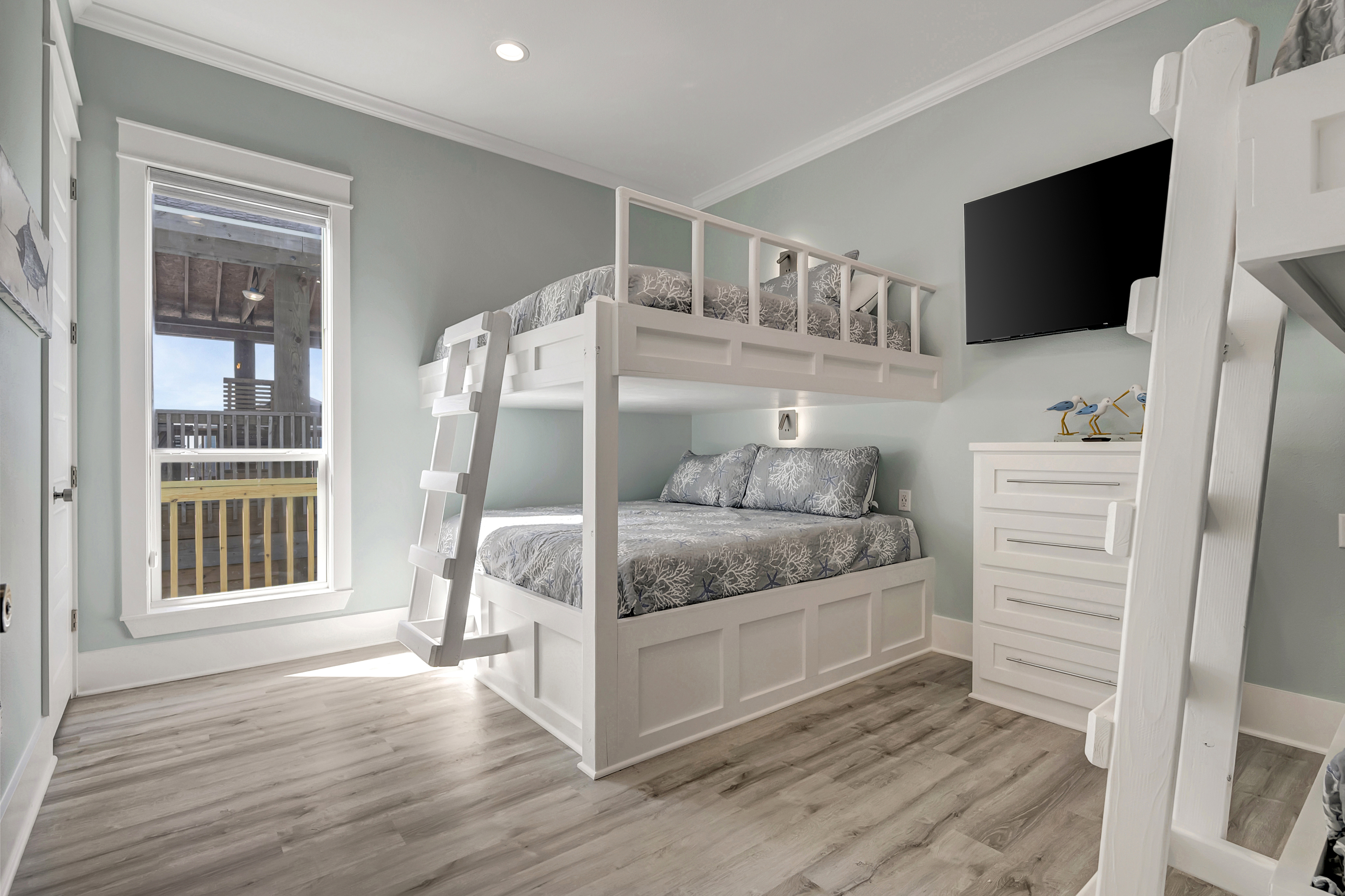 5 O' Clock Somewhere | Photo 28