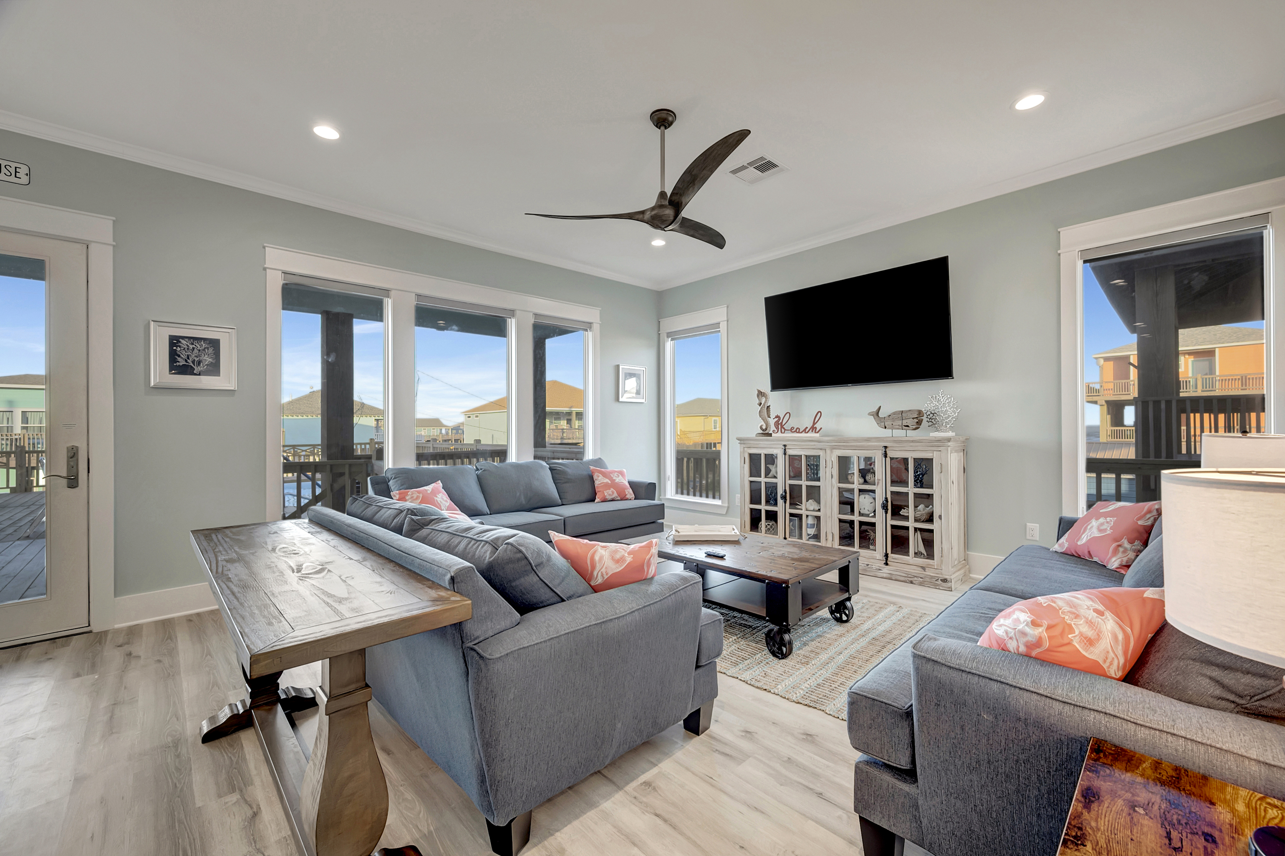 5 O' Clock Somewhere | Photo 10