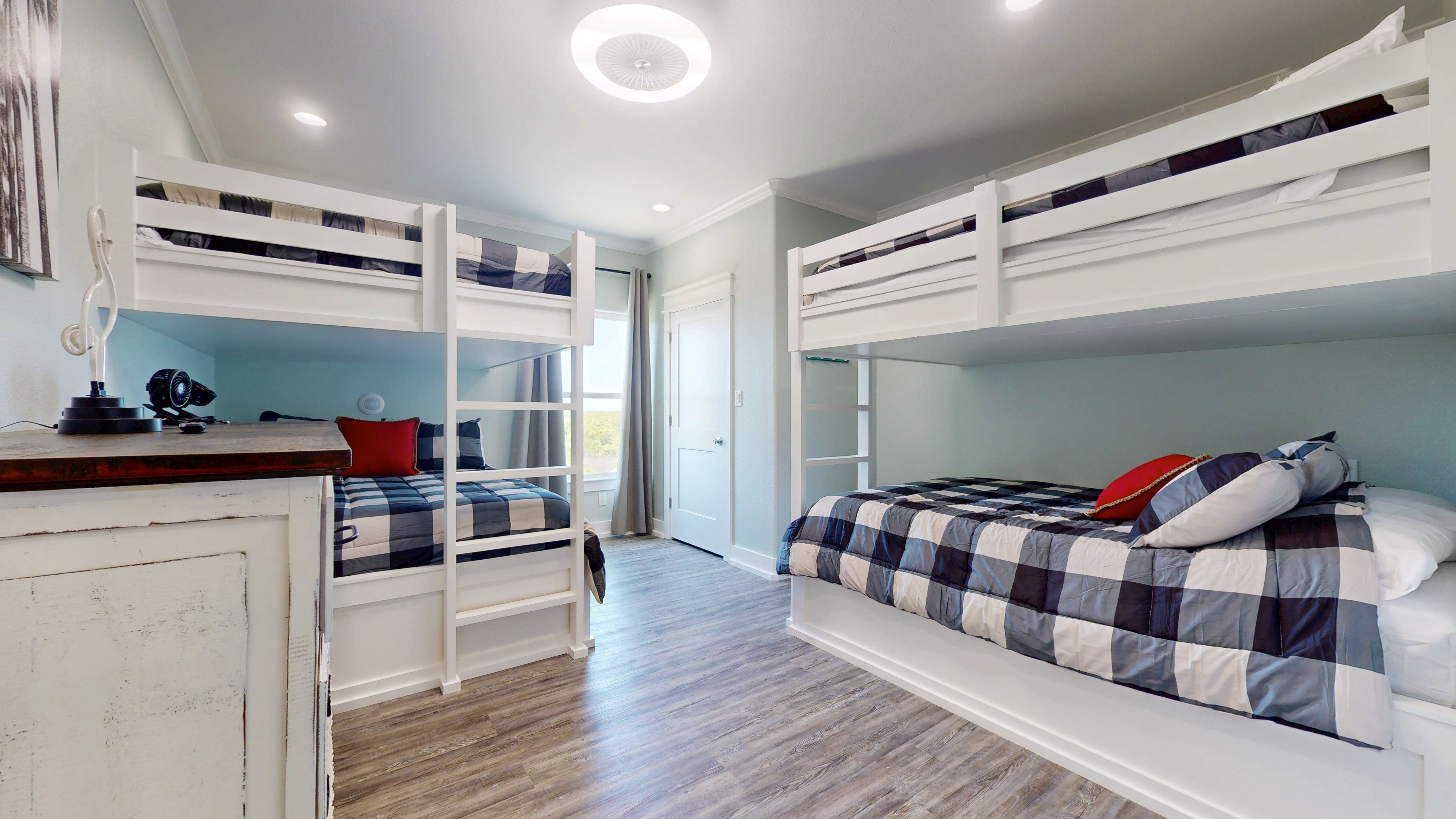 Captain Sparrows Parley | Photo 32