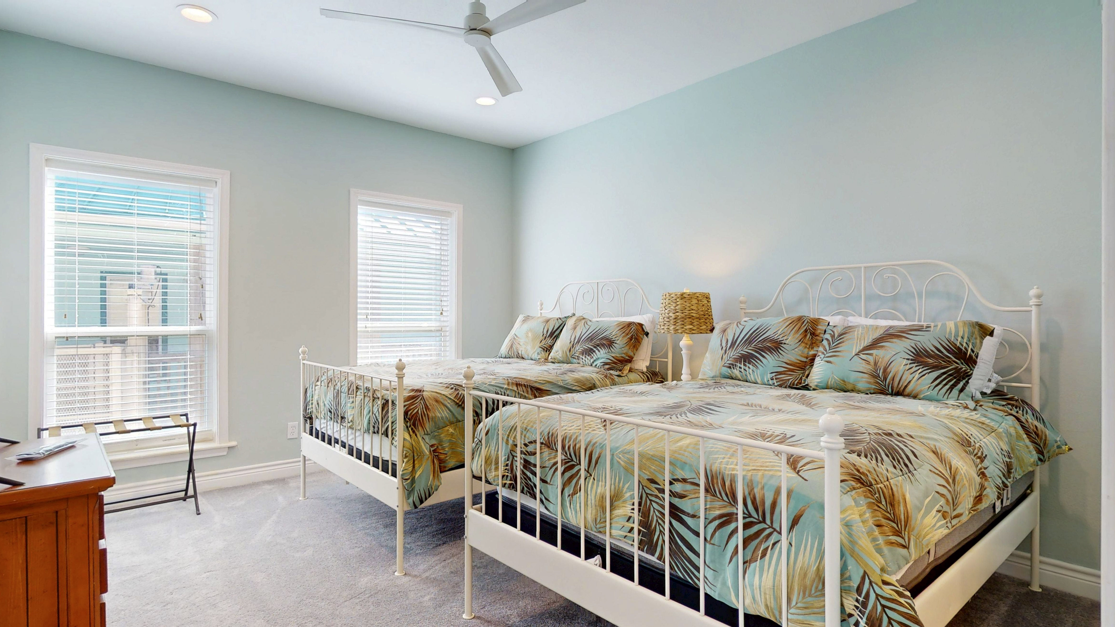 At Tides Edge | Photo 18