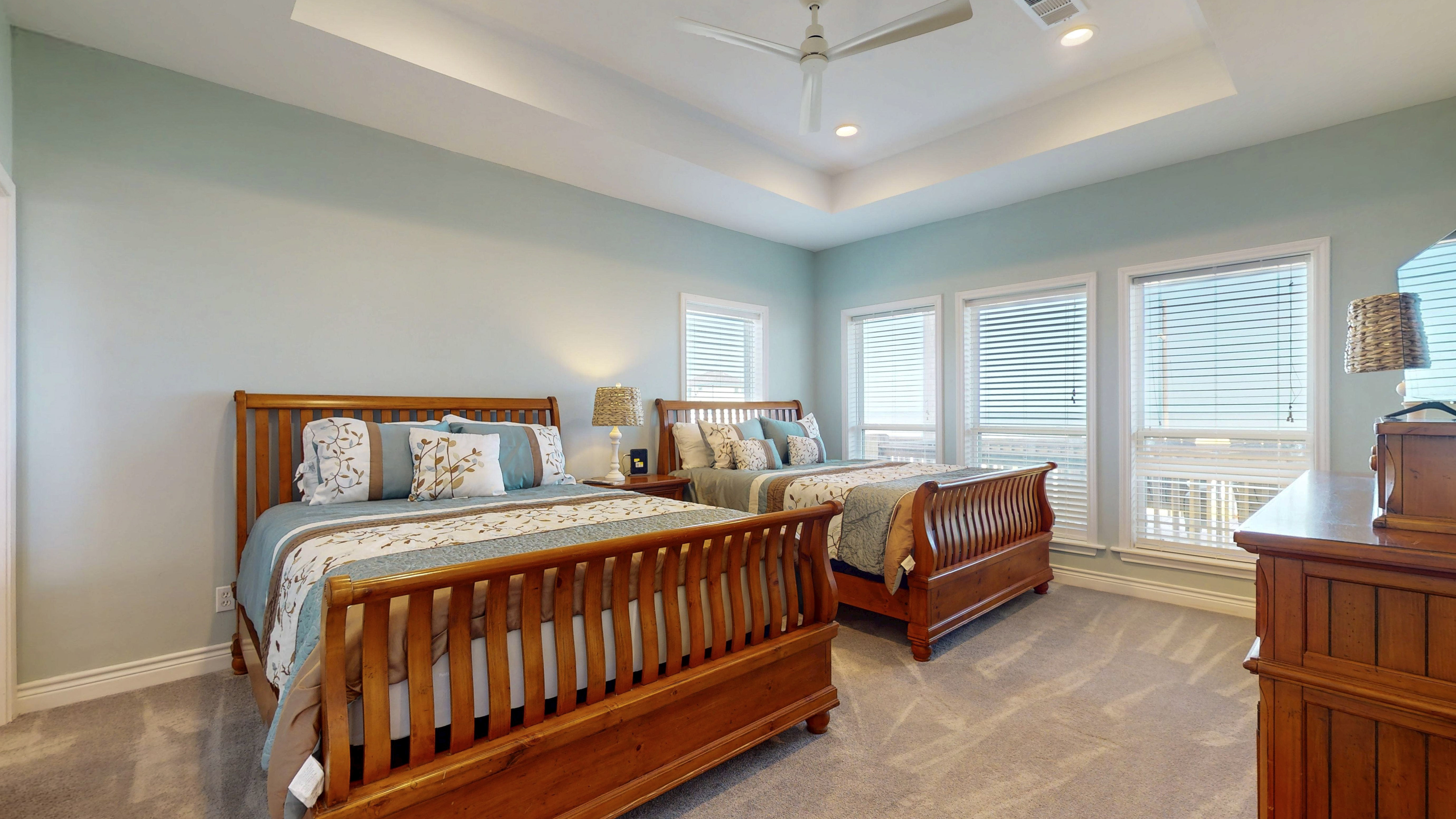 At Tides Edge | Photo 25