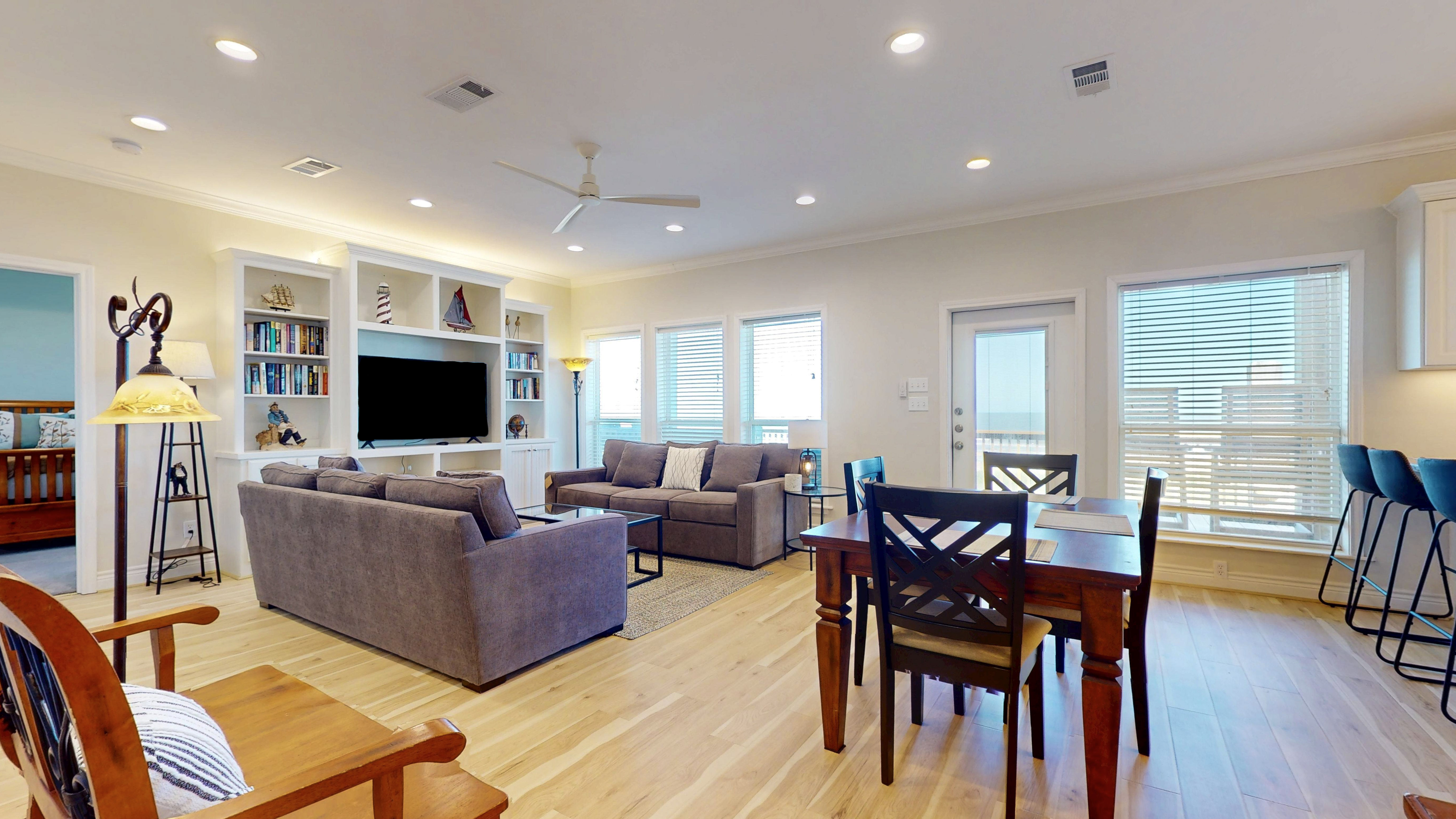 At Tides Edge | Photo 11