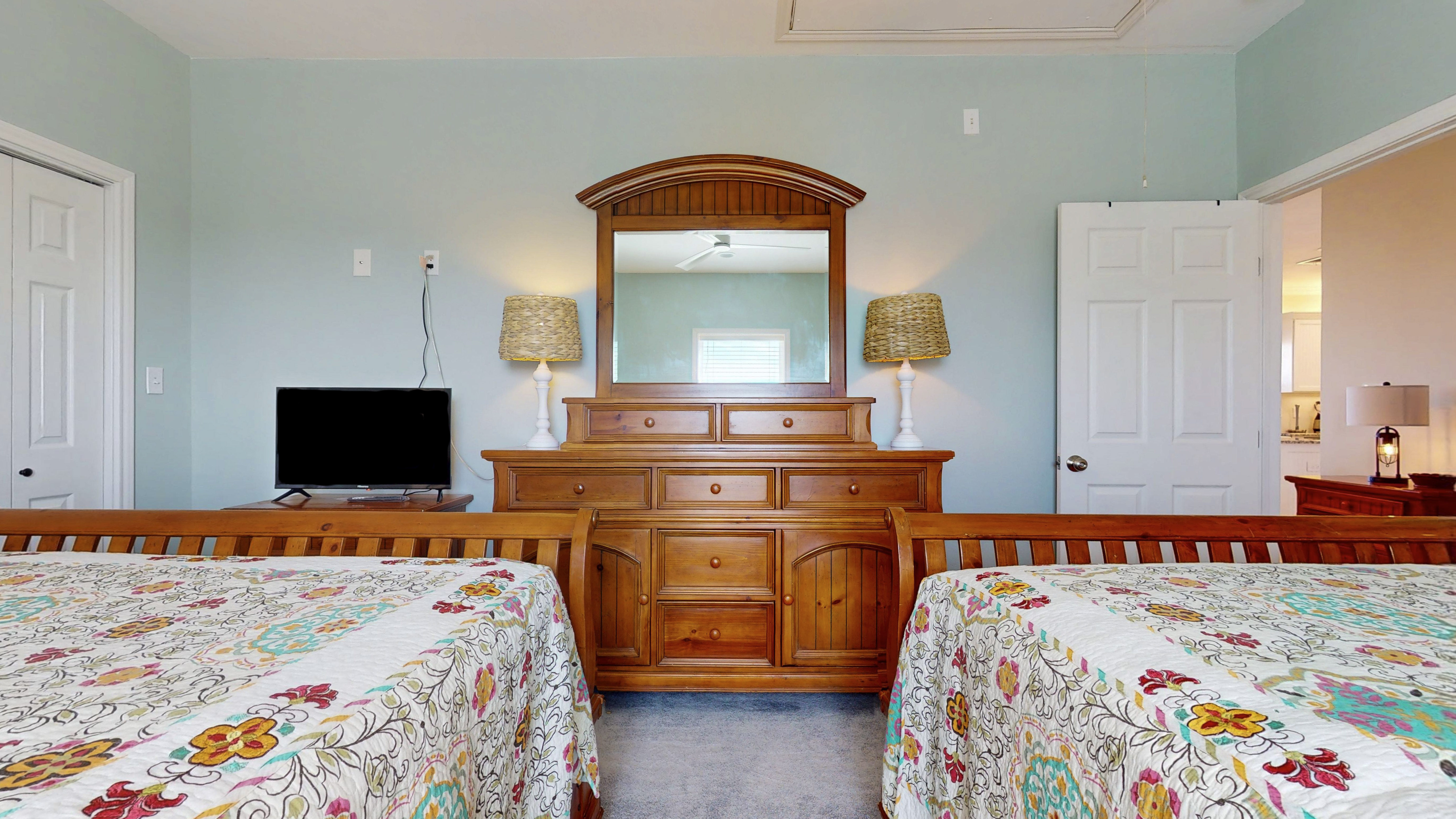 At Tides Edge | Photo 23