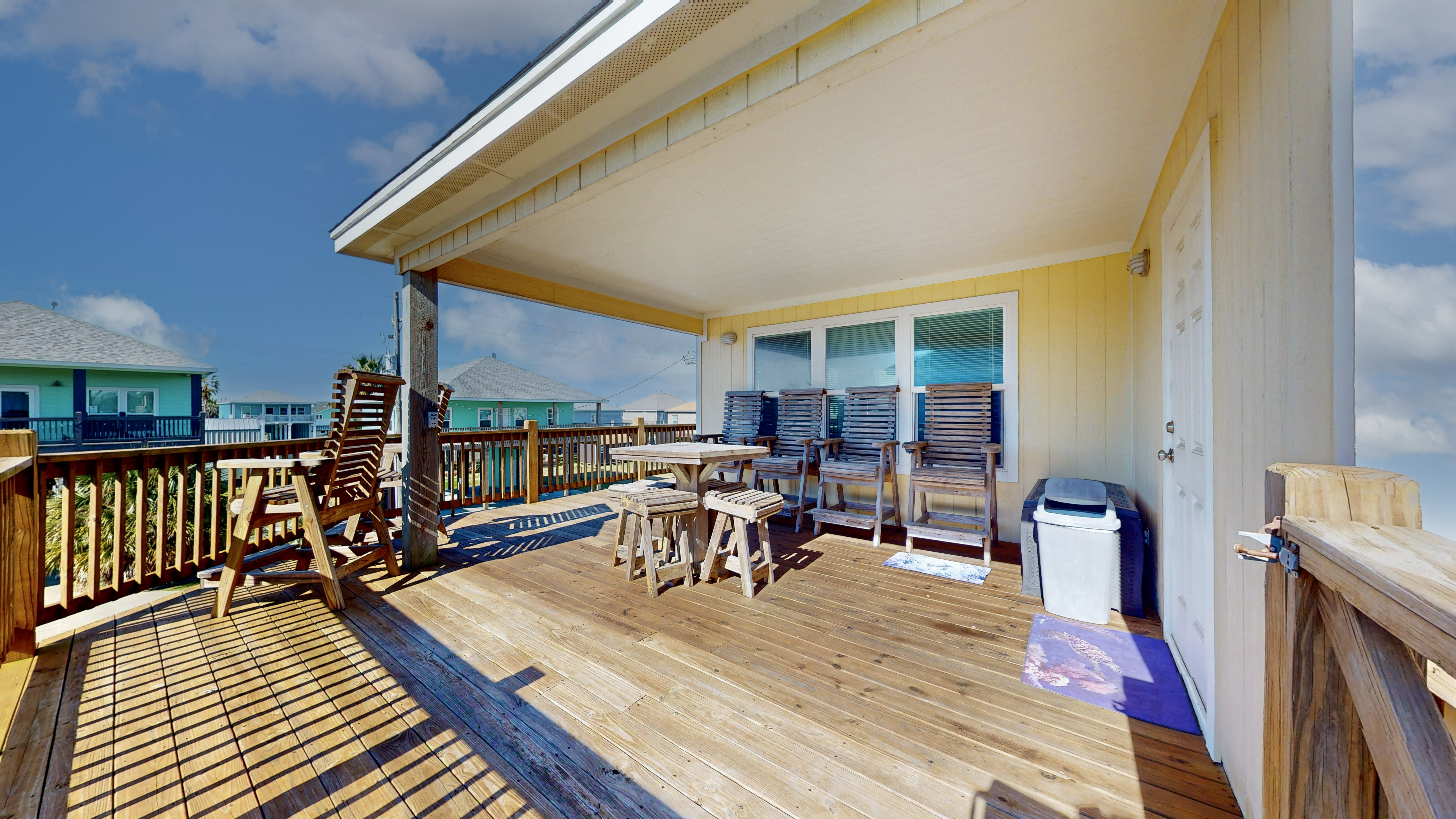 Just Lei'n Low | Photo 24