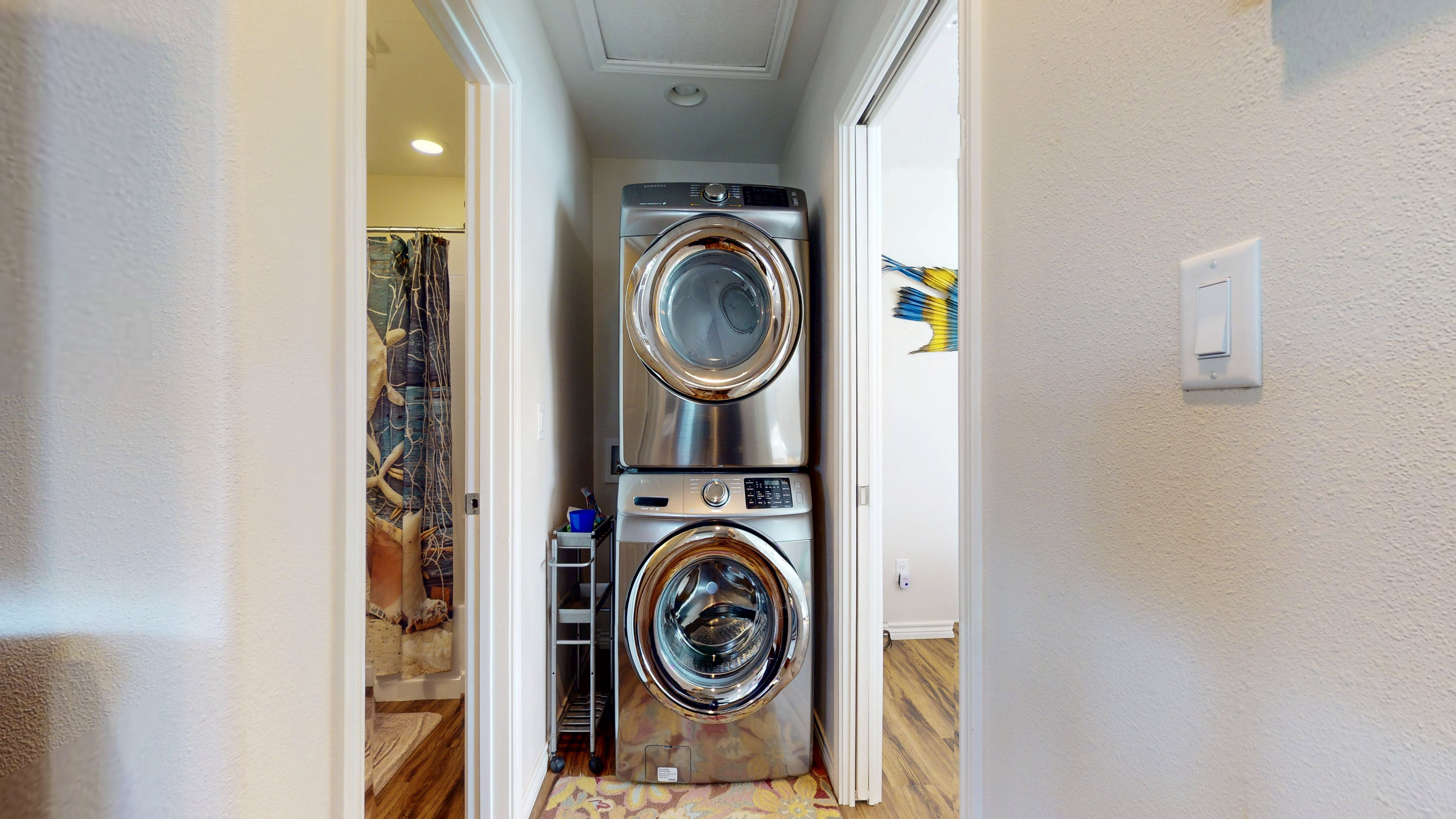 Just Lei'n Low | Photo 28