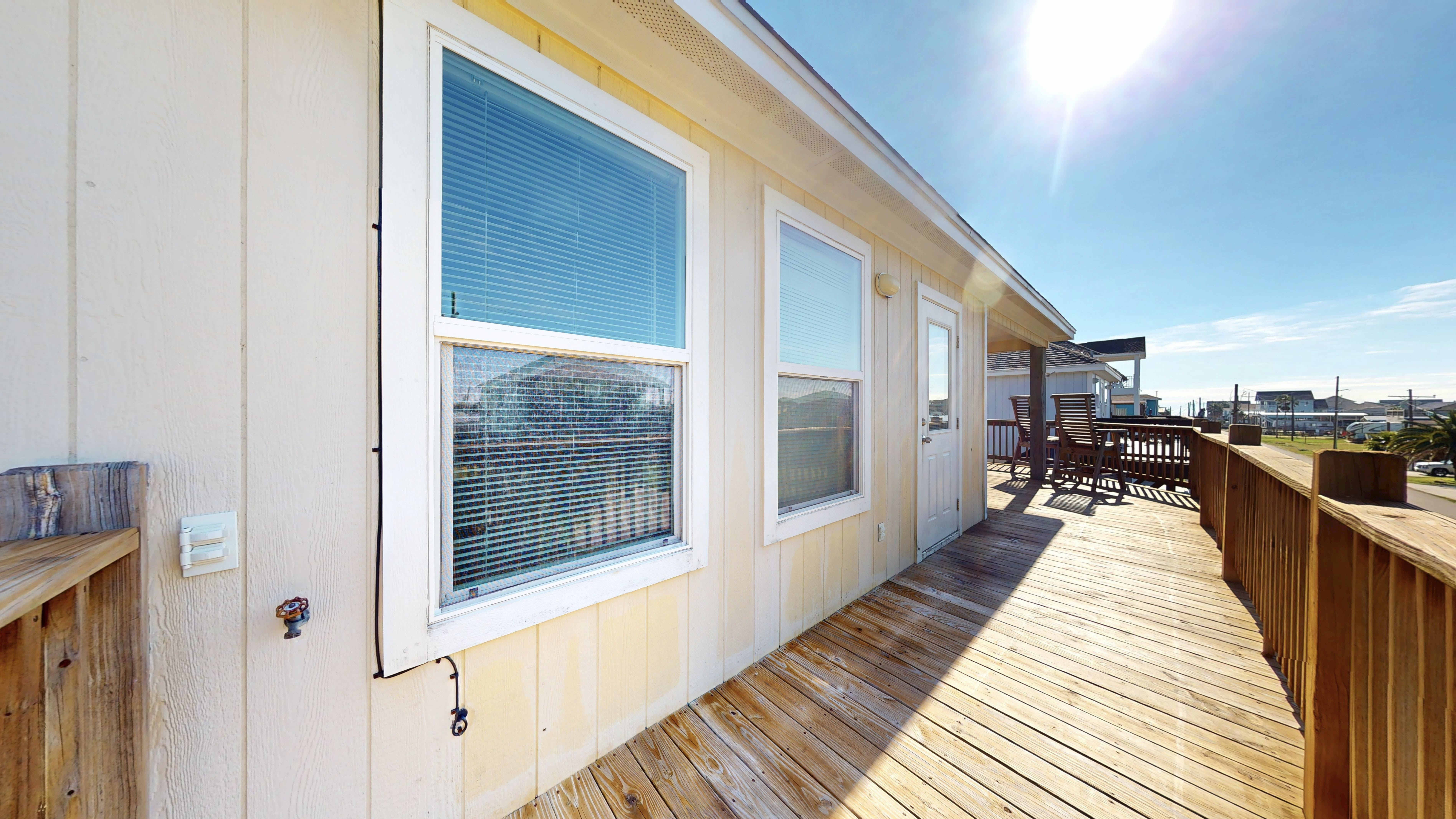 Just Lei'n Low | Photo 23