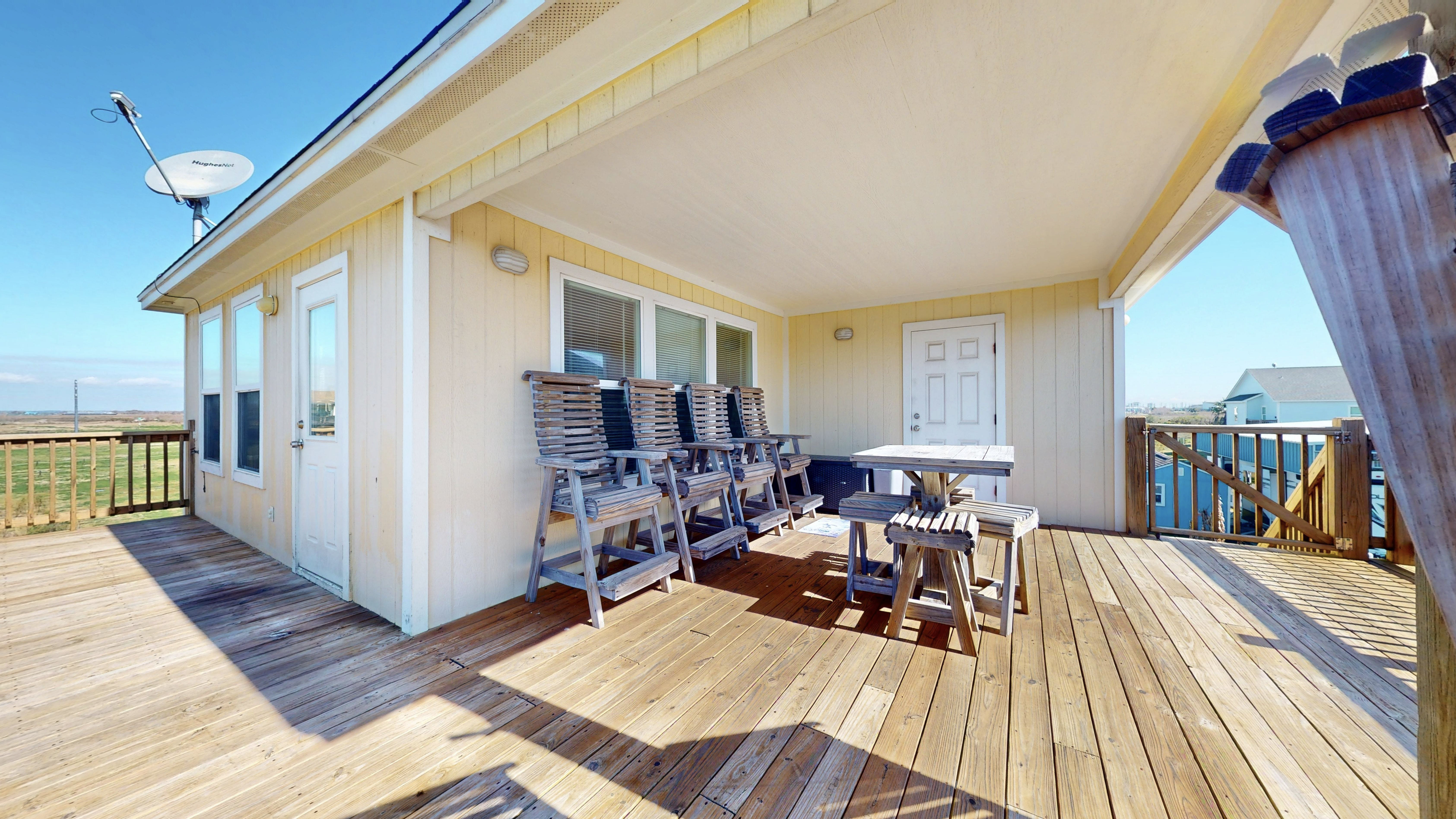 Just Lei'n Low | Photo 12