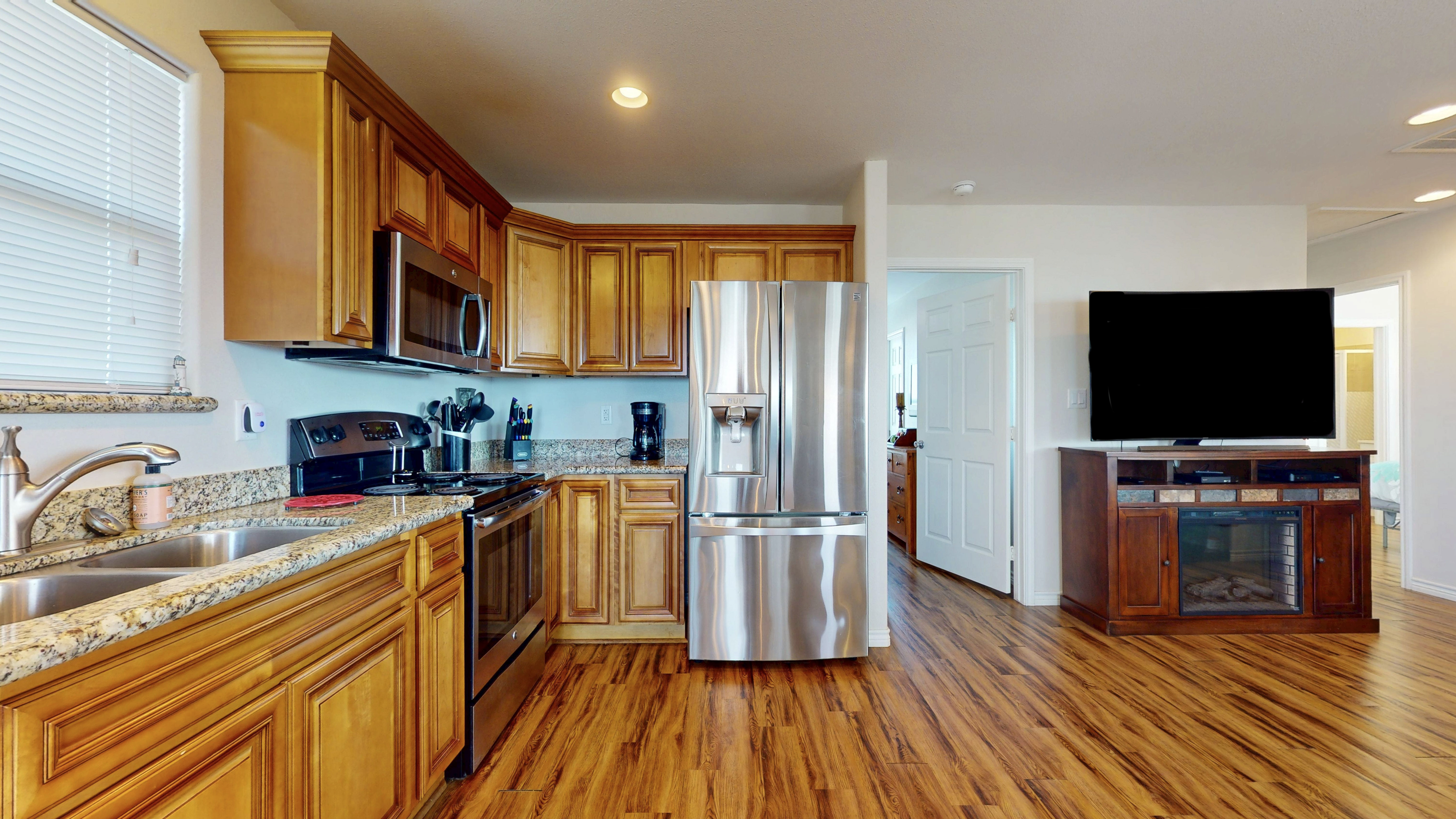 Just Lei'n Low | Photo 22