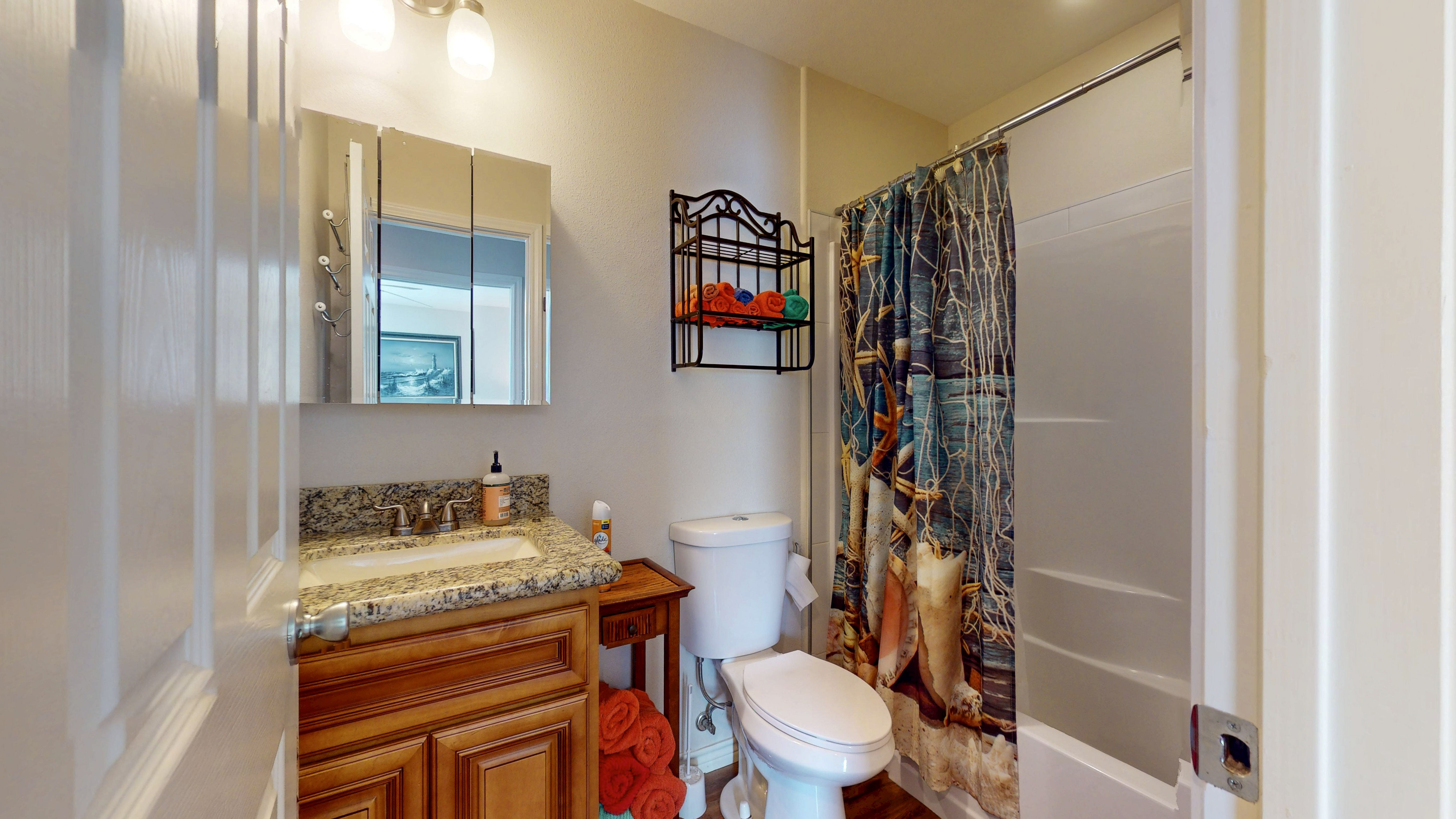 Just Lei'n Low | Photo 6