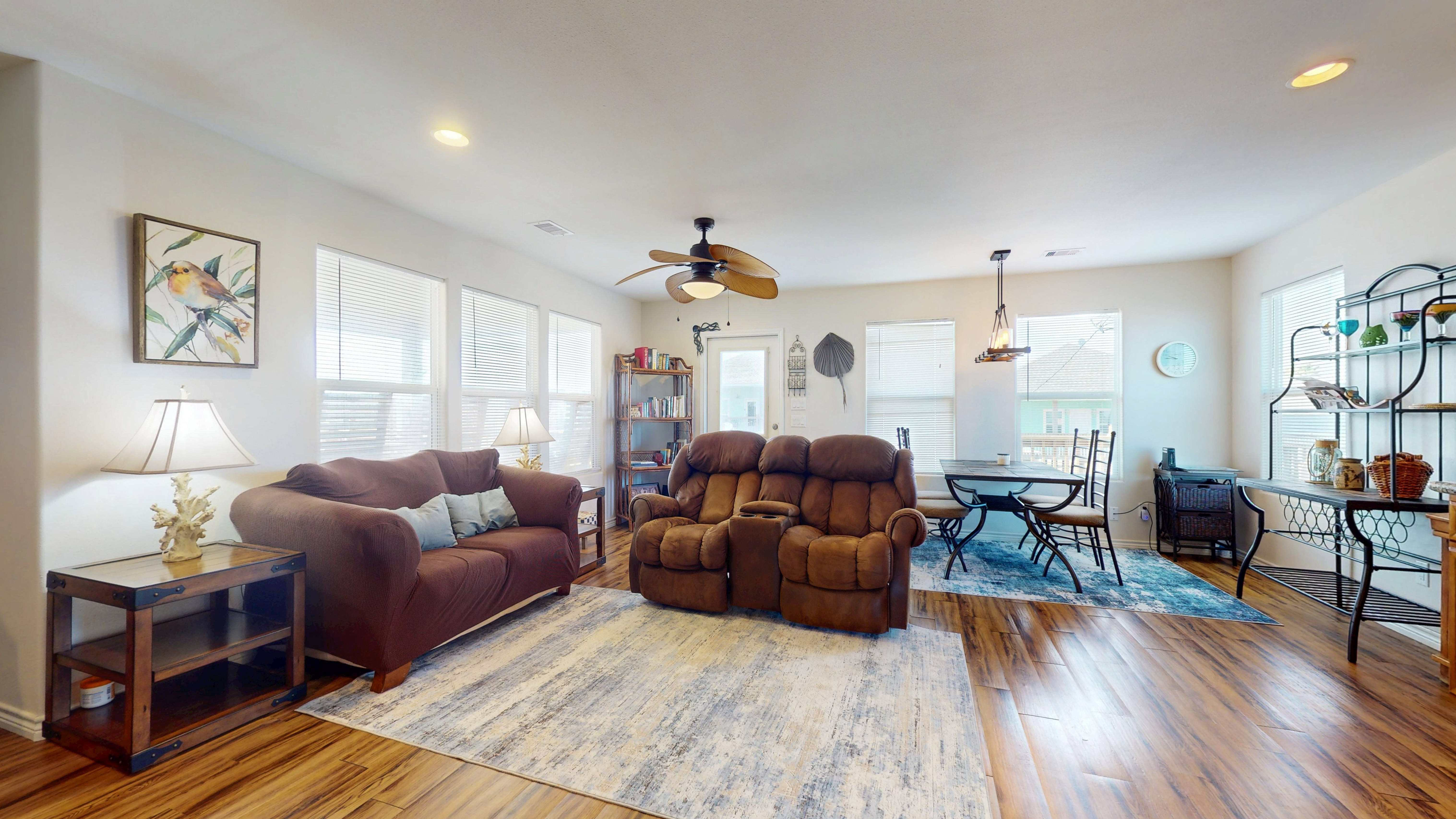 Just Lei'n Low | Photo 18