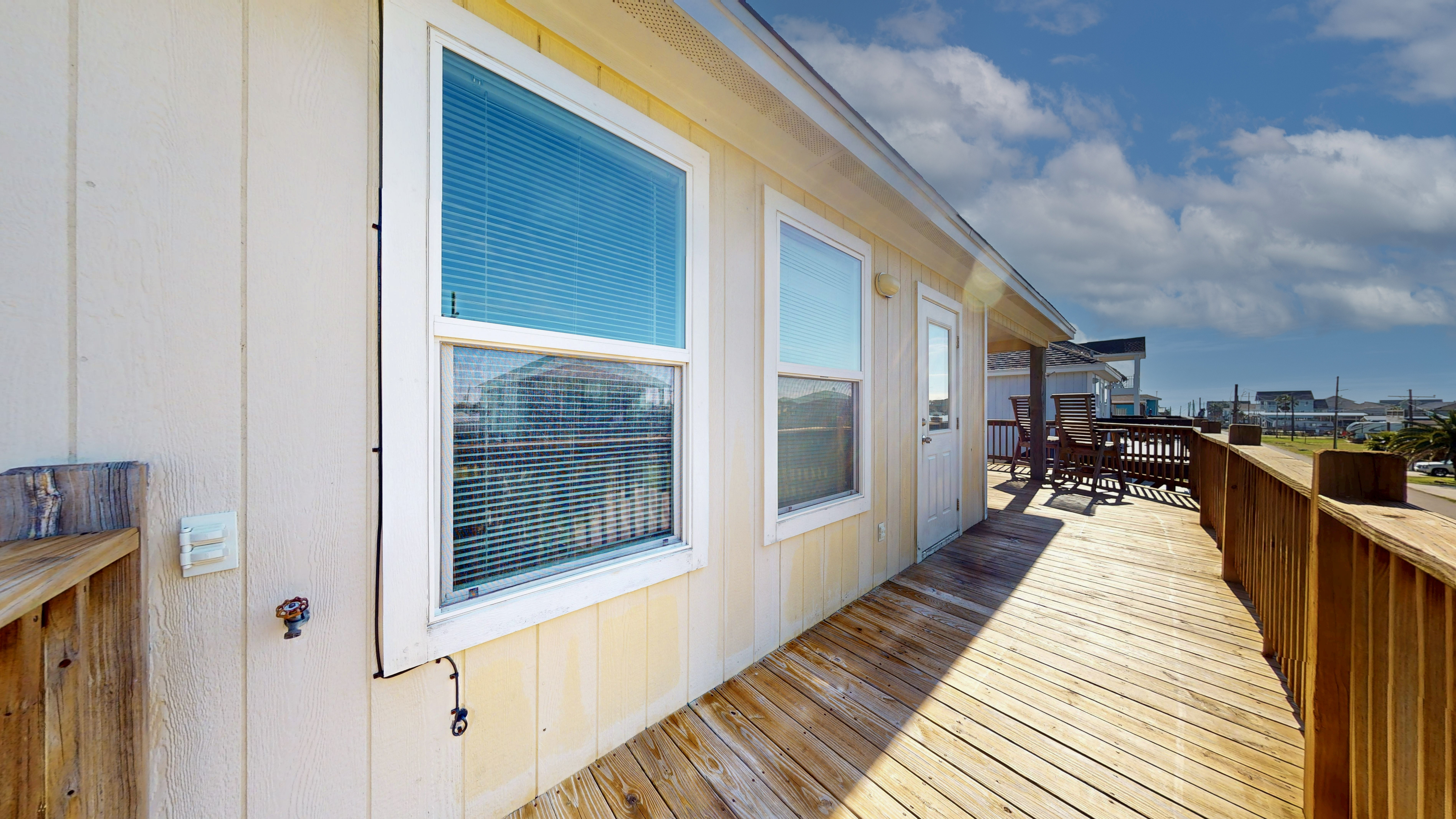 Just Lei'n Low | Photo 13