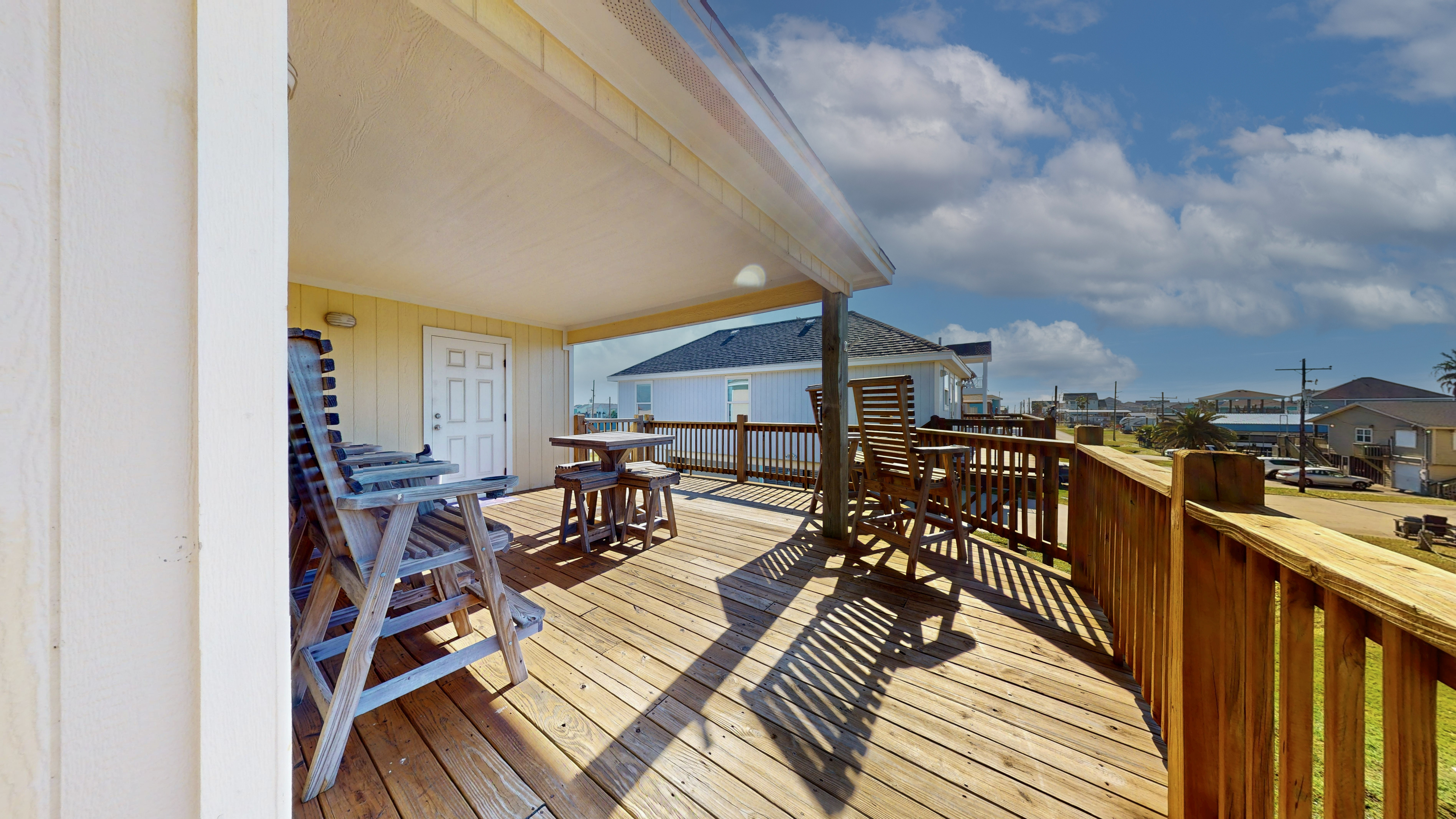 Just Lei'n Low | Photo 25