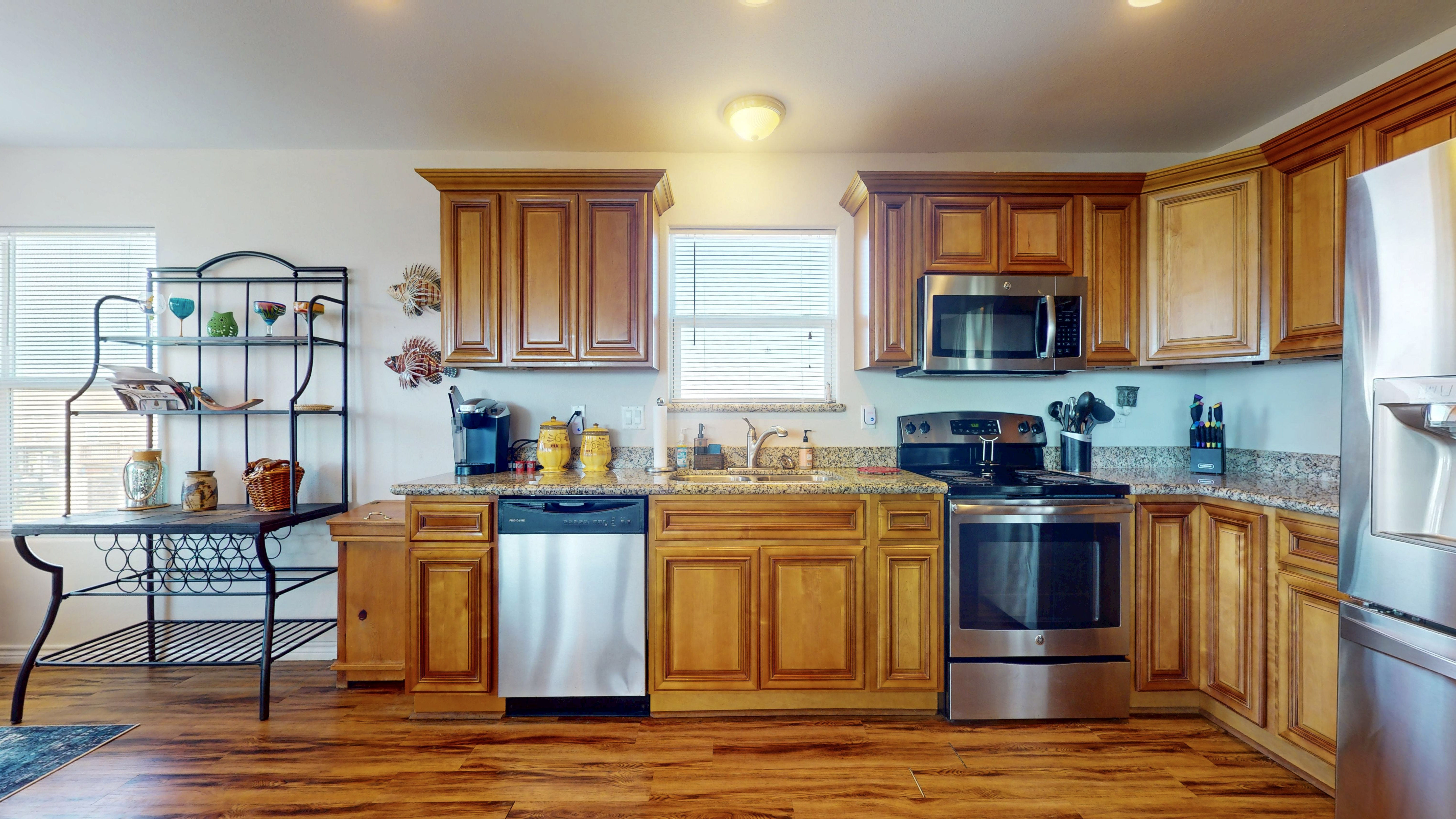 Just Lei'n Low | Photo 19