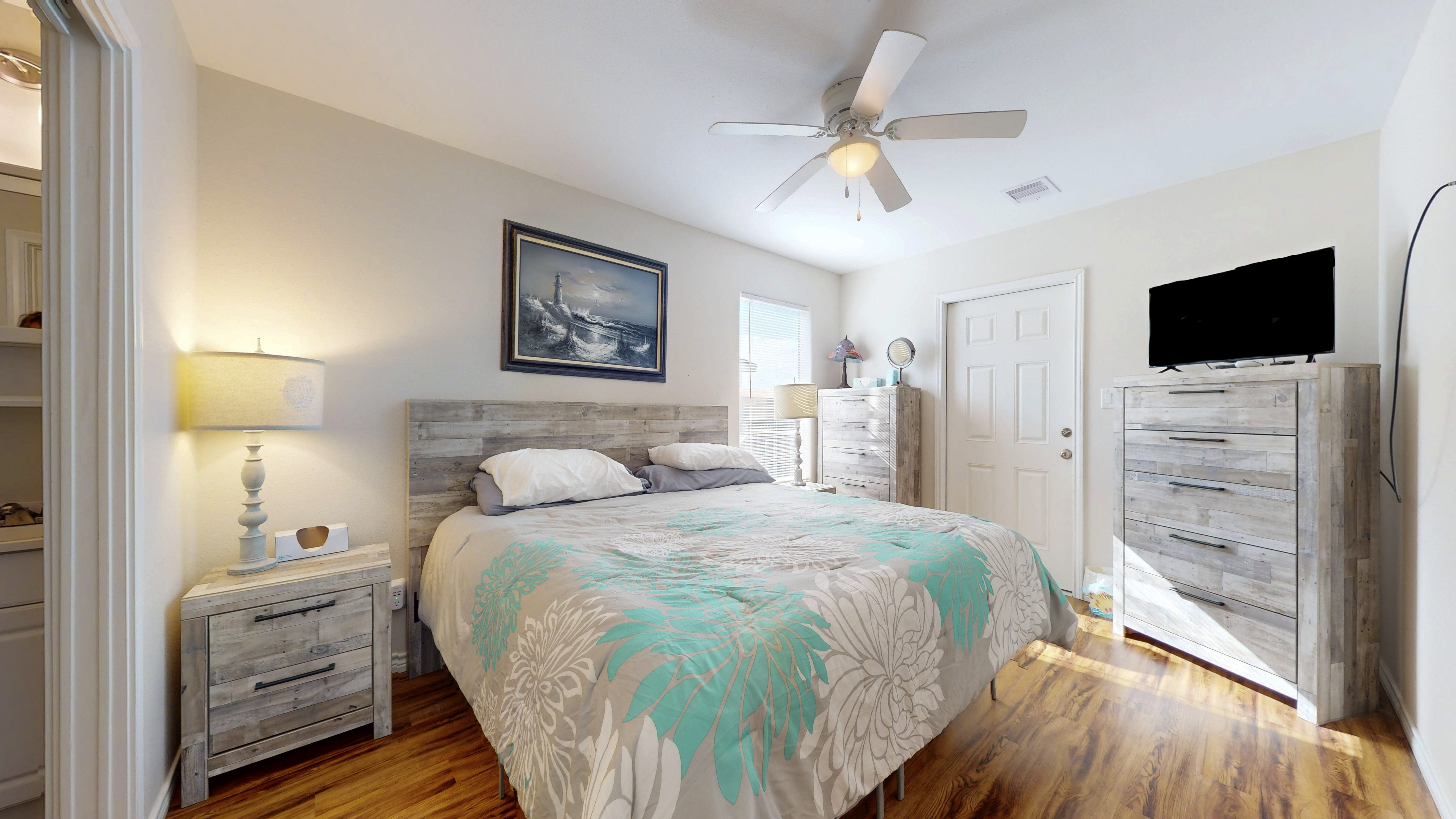 Just Lei'n Low | Photo 17