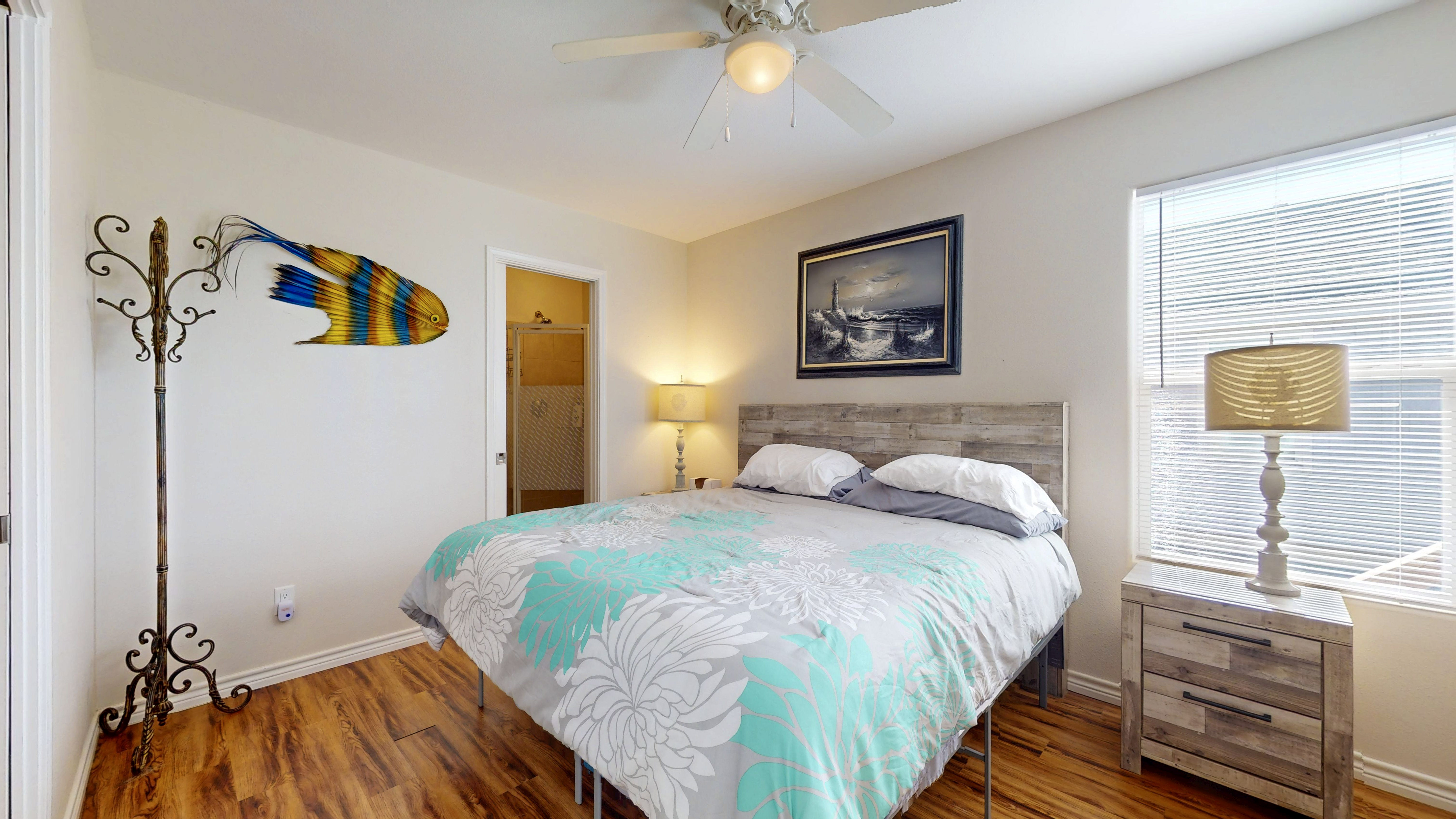 Just Lei'n Low | Photo 8