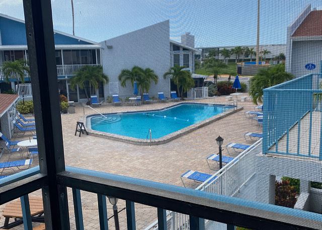 Madeira Beach 2 Bedroom, 1 Bath 230 3