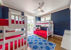 Bunk room for up to 5 kids with smart TV