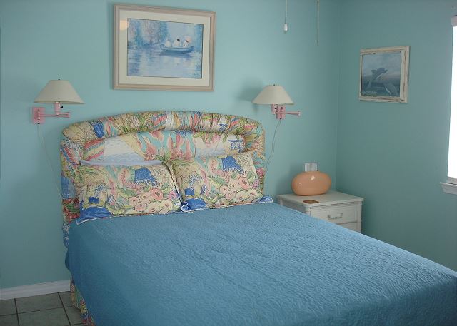 Guest queen bed