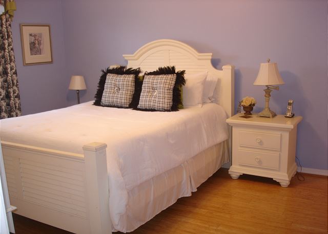 Master queen bed