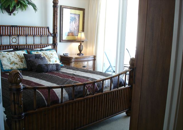 Master king bed