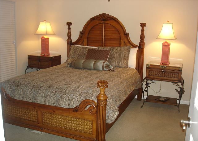 2nd guest room with queen