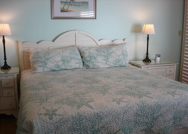 Master king bed