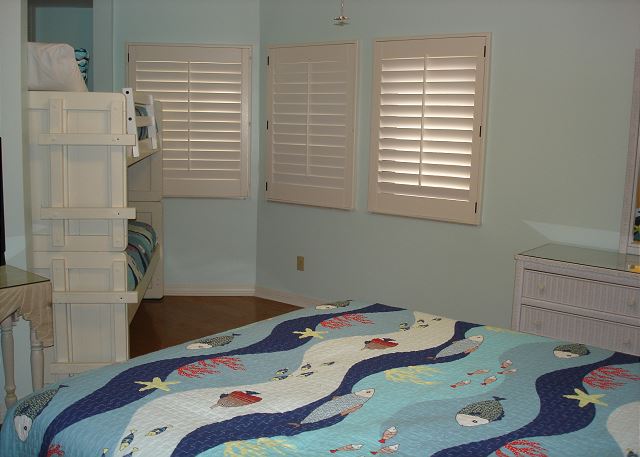 Guest room queen