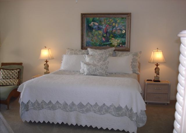 Master king bed