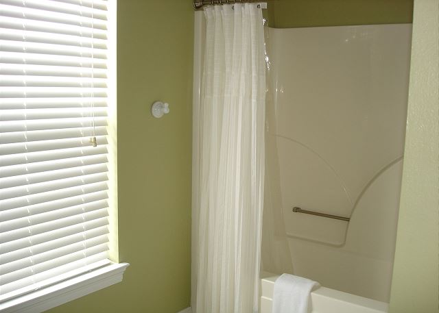 Master shower/tub combo