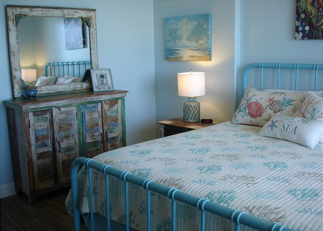 Master king bed