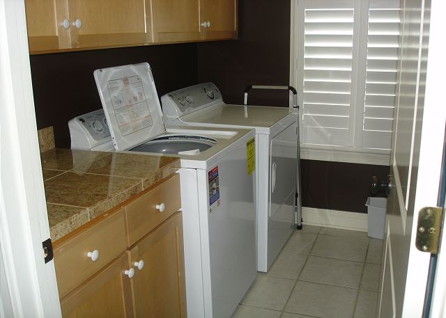 Full washer/dryer laundry room
