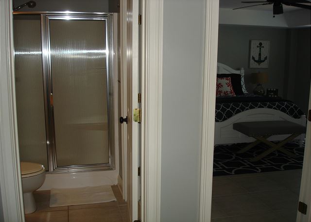 Adjoing bathroom w/shower