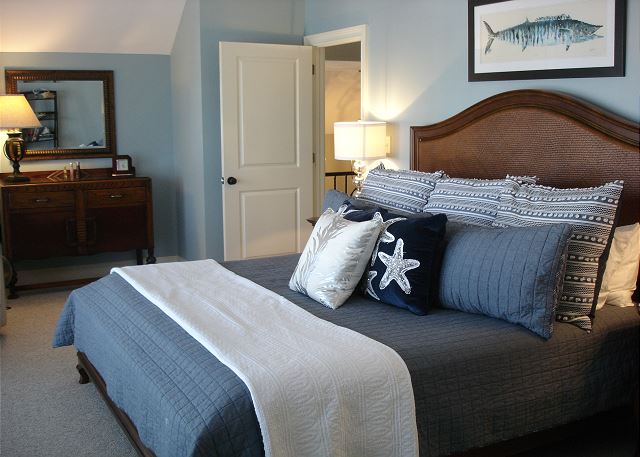 Master king bed