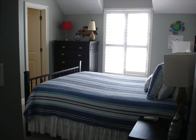 Queen guest room