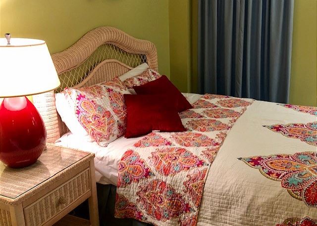 Guest queen bedding