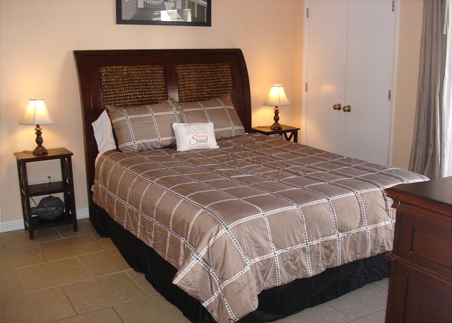 Master queen bed