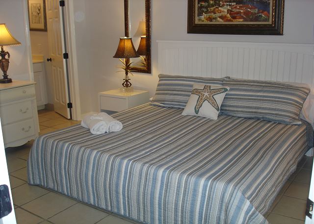 Guest king bed