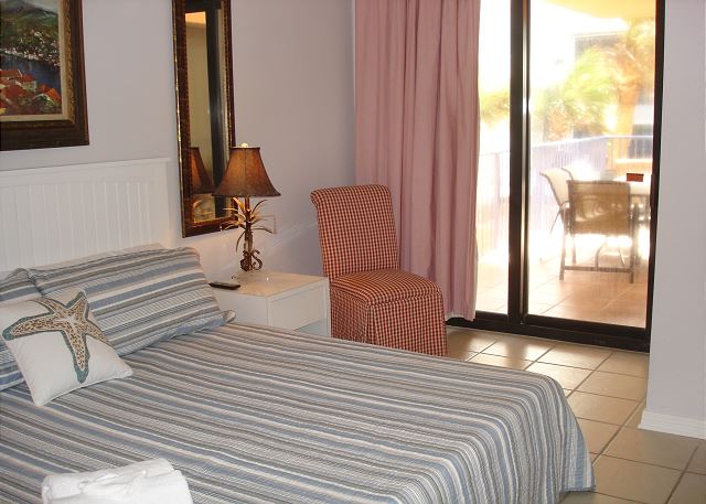 Guest king bed