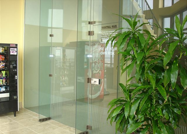 Racquet ball court