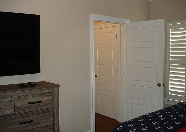 Entrance to adjoining bathroom