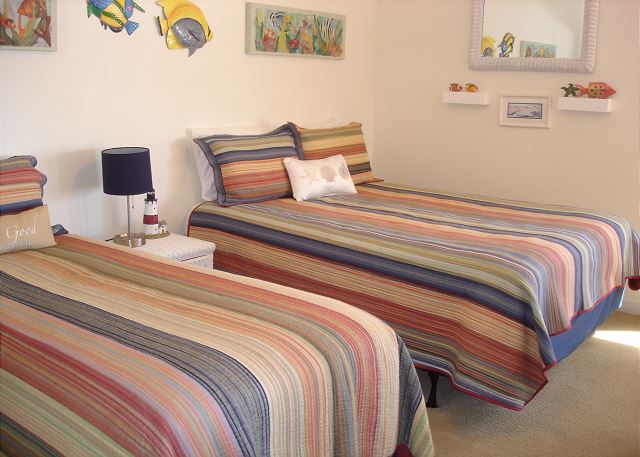Guest room queen 2 singles