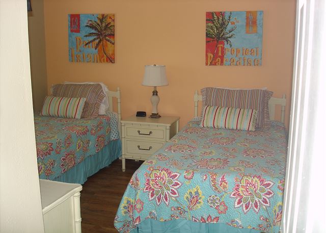 Guest room twin beds