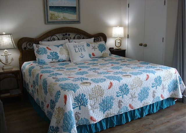 Master king bed