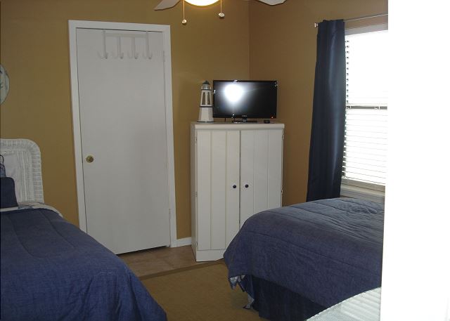 Guest twin beds