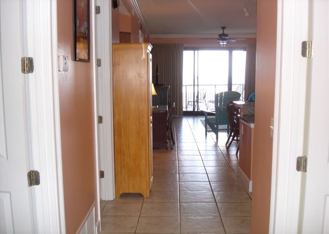 Entrance hallway guest room to the left