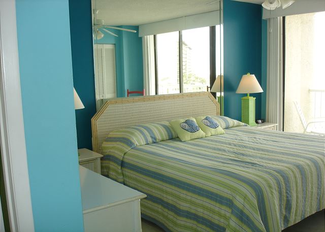 Master king bed