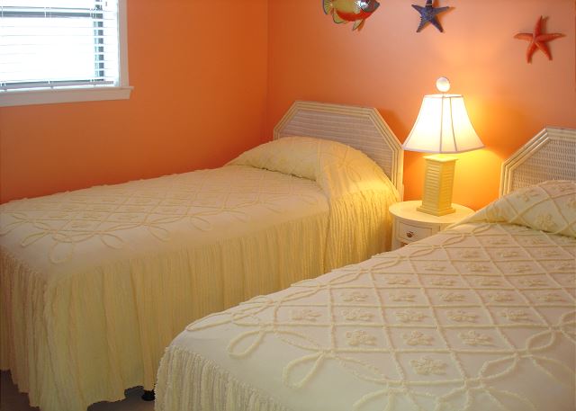Guest twin beds