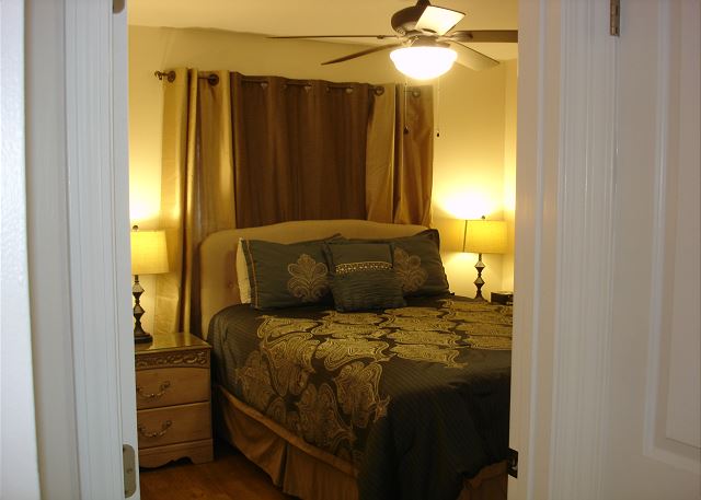 Master with queen bedding