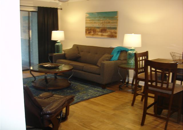 Seating in living room w/sofa bed